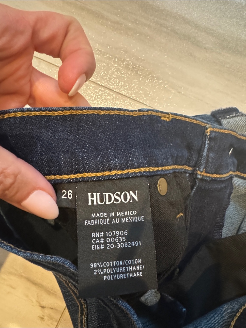 Hudson Asha Mid Rise Cuffed Jean Shorts 26 - Picture 4 of 4